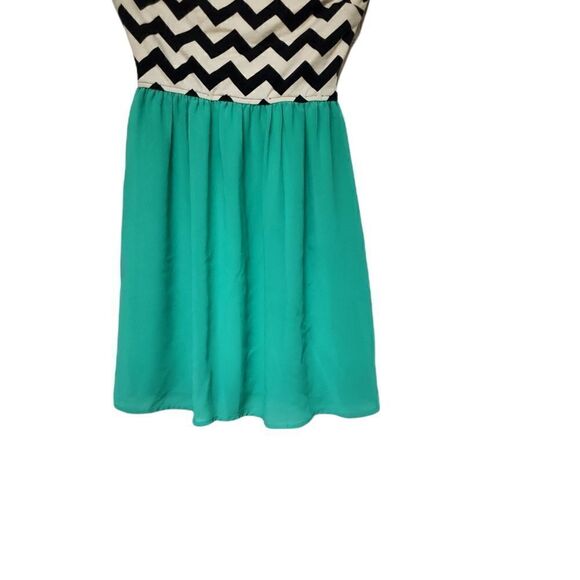 Sequin Hearts dress women's size small strapless mini chevron pattern - Picture 3 of 9